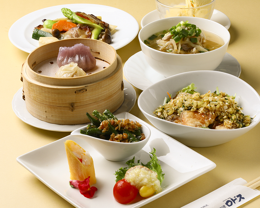 セットのお料理は季節ごとに変更いたします。